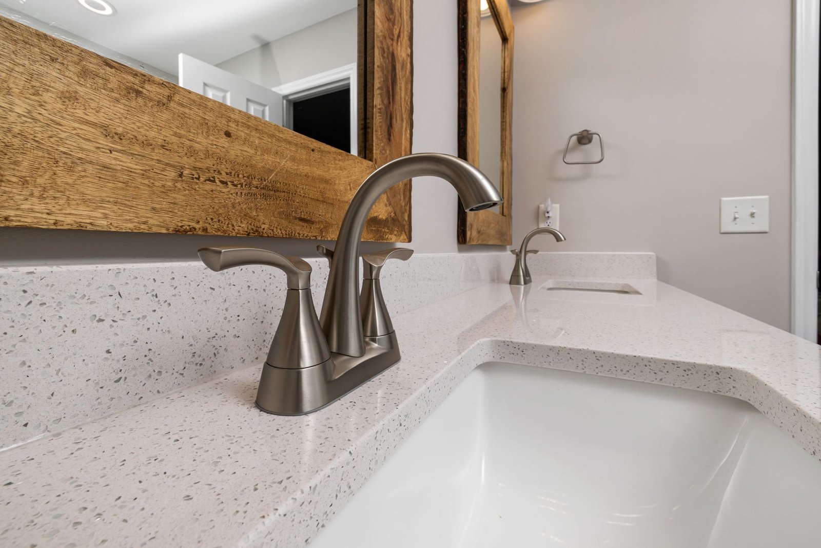 A new bathroom faucet on the same vanity