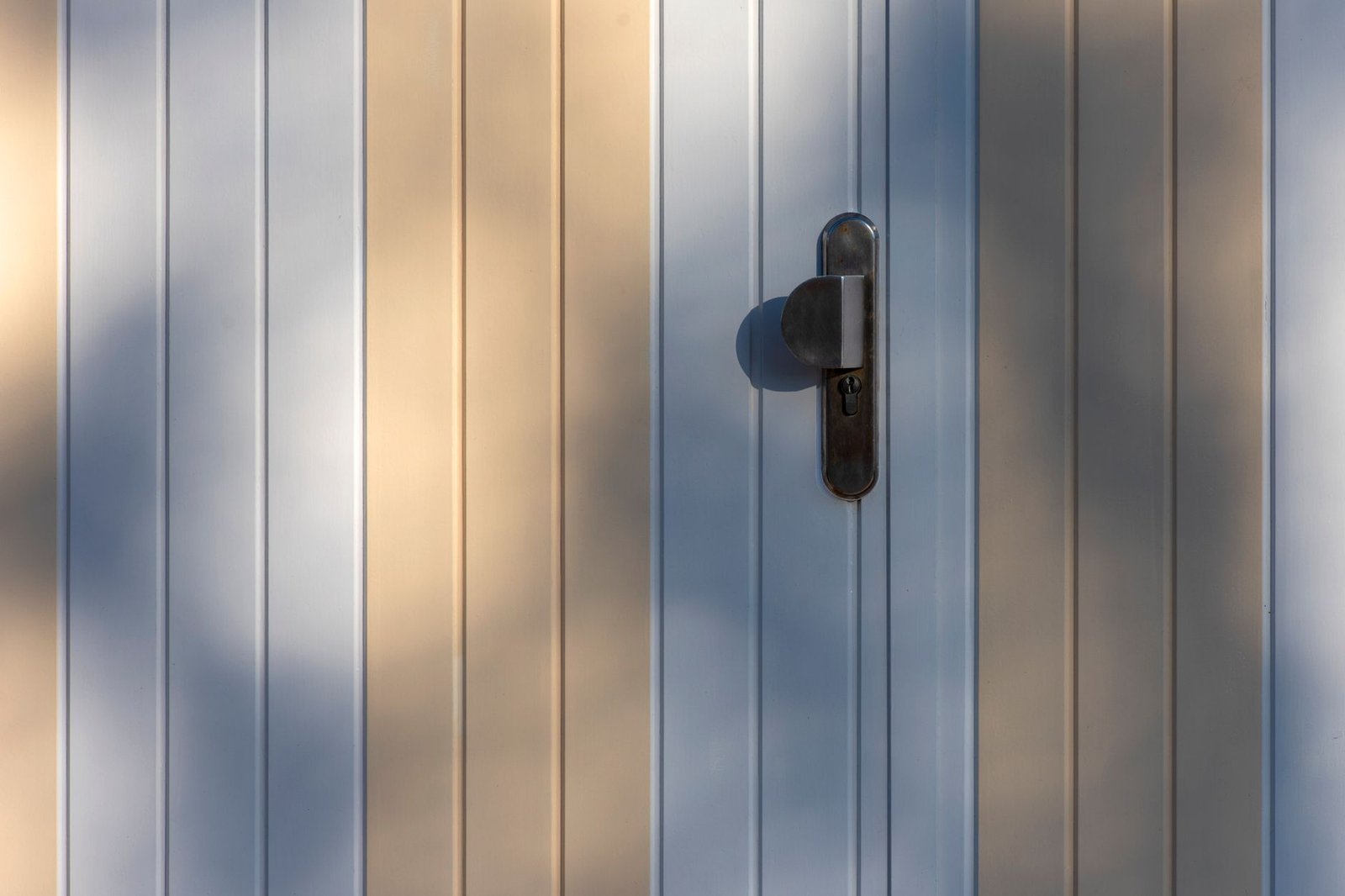 New handle and lock on an existing door