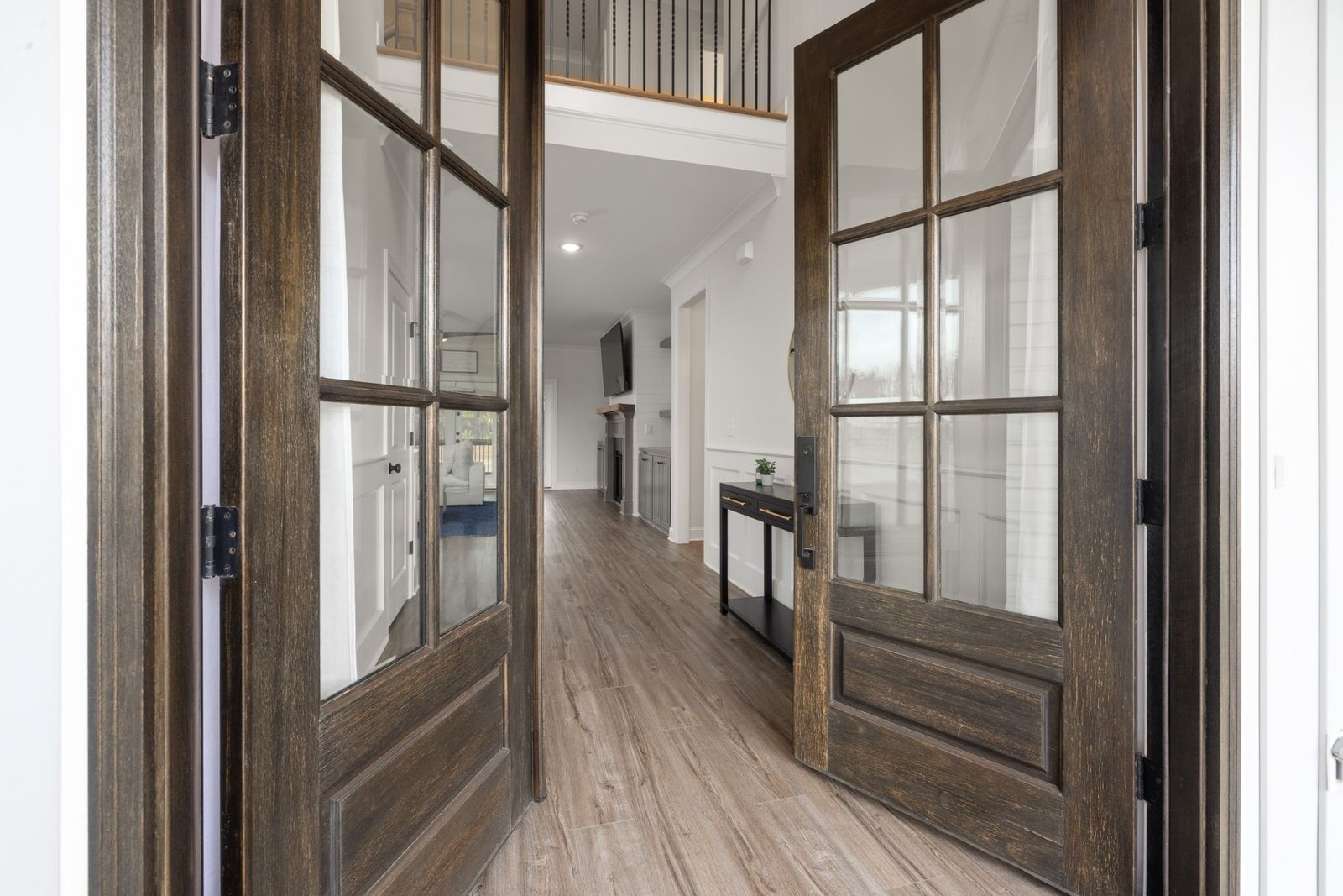Double doors aligned and latching again